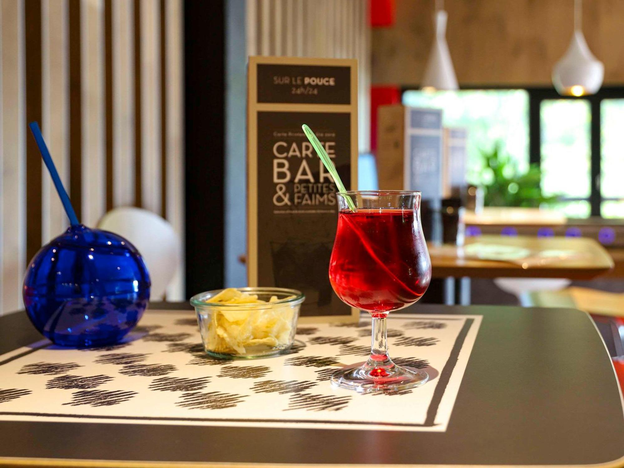 伊哥乐顿宜必思酒店 Égletons 外观 照片